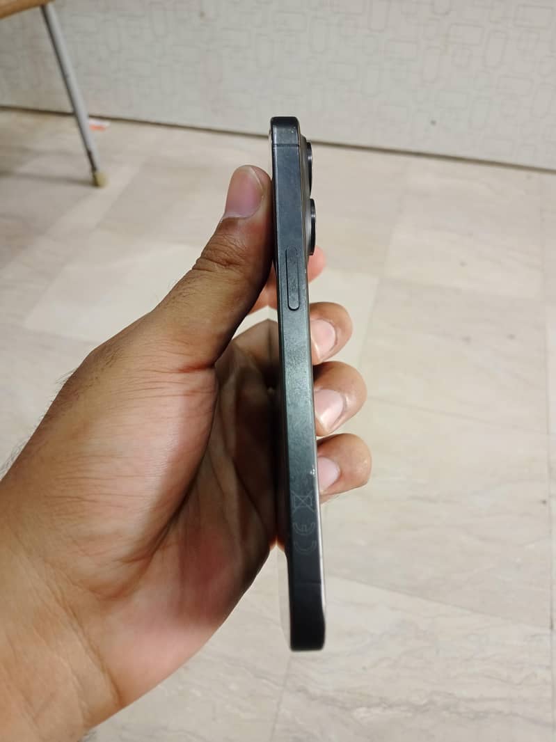 Apple iPhone 15 Pro 3
