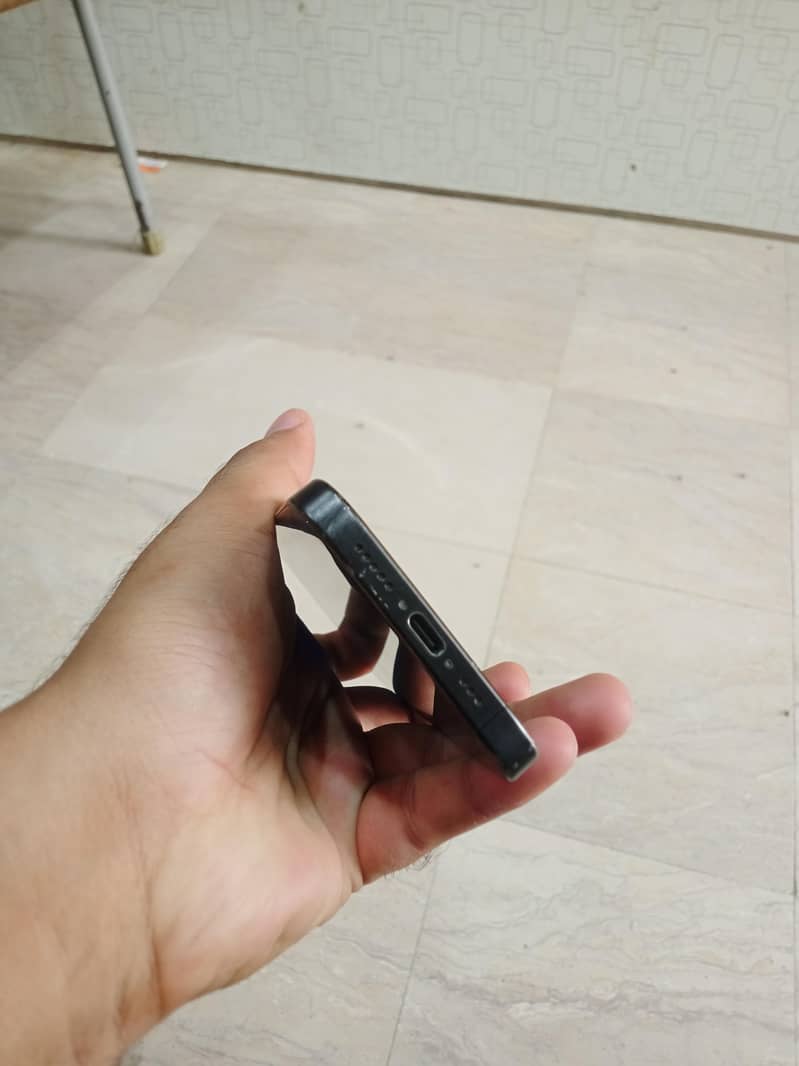 Apple iPhone 15 Pro 4