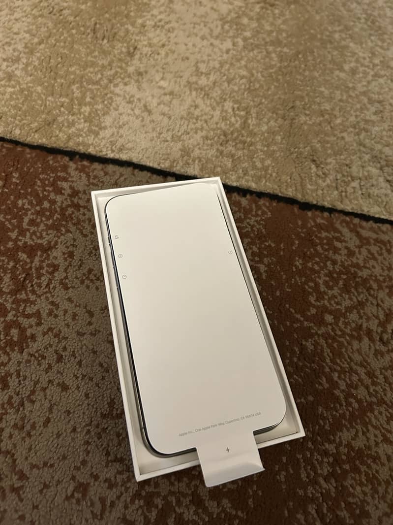 Apple iPhone 15 Pro Max 2