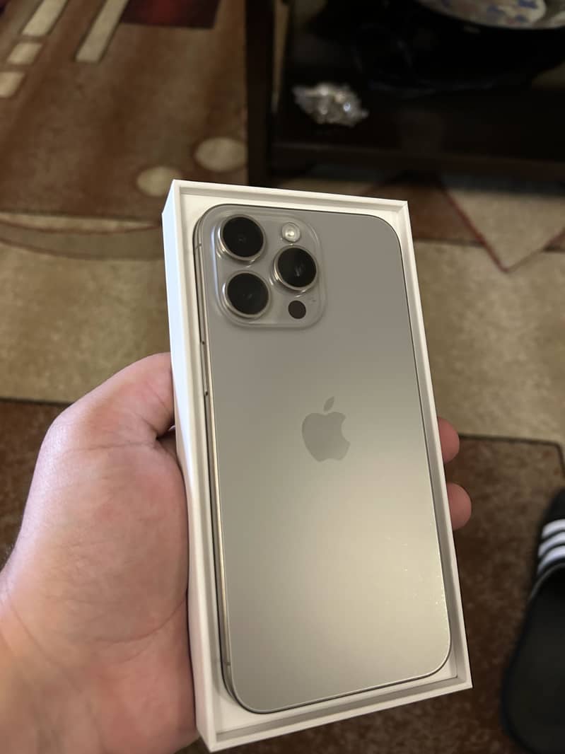 Apple iPhone 15 Pro Max 4