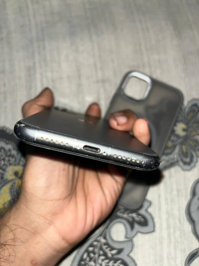Apple iPhone 11 3