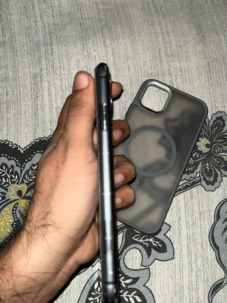 Apple iPhone 11 4