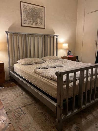 2 single beds iron made