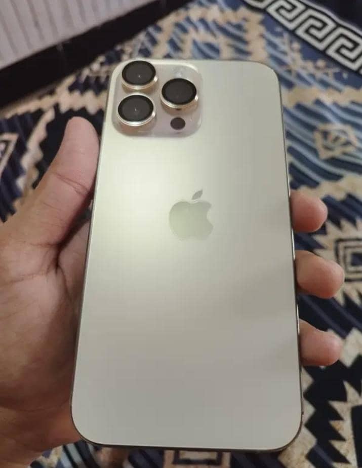 Apple iPhone 14 Pro Max 1