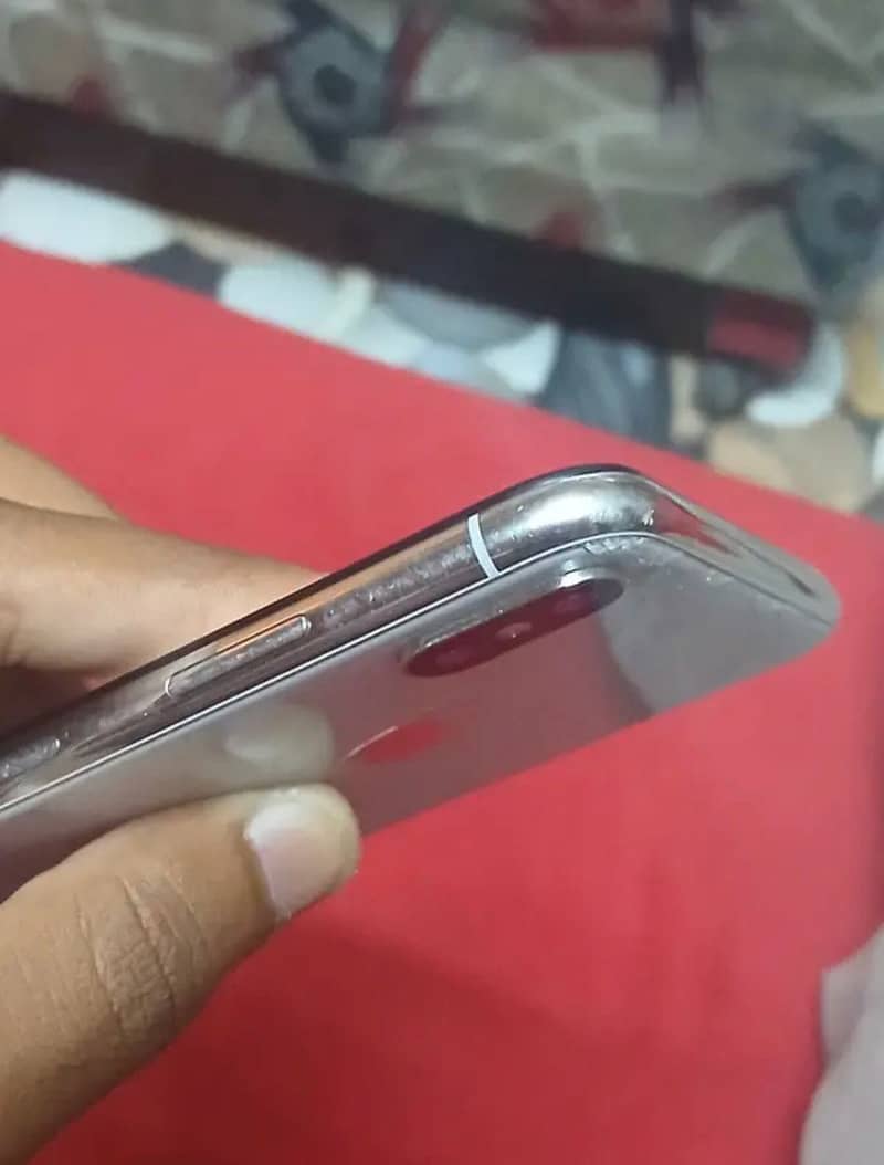 Apple iPhone X 4