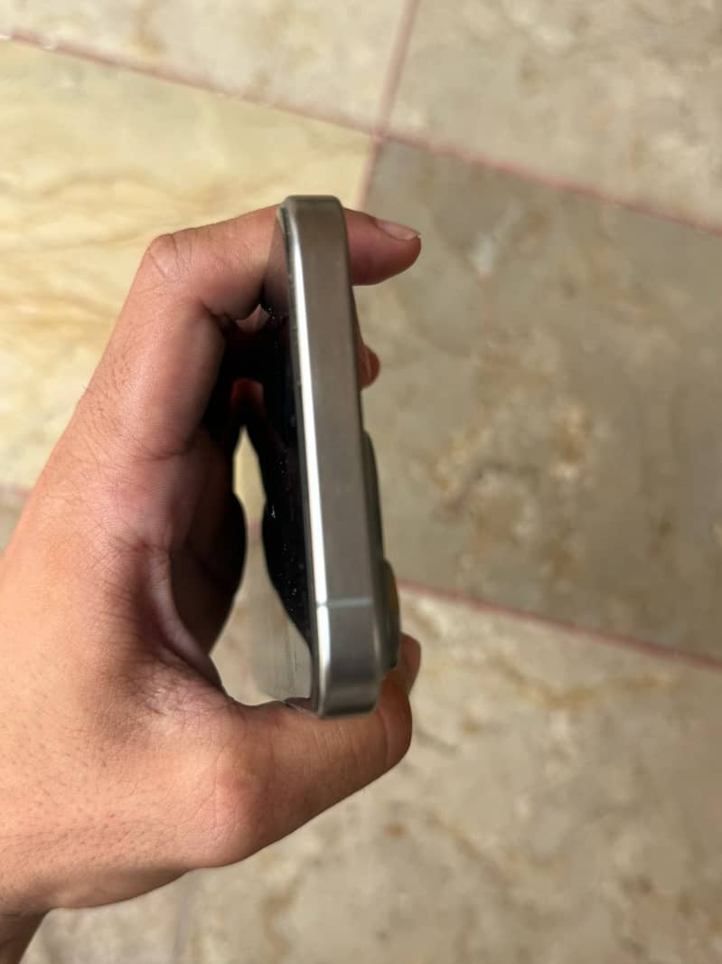 Apple iPhone 15 Pro Max 0