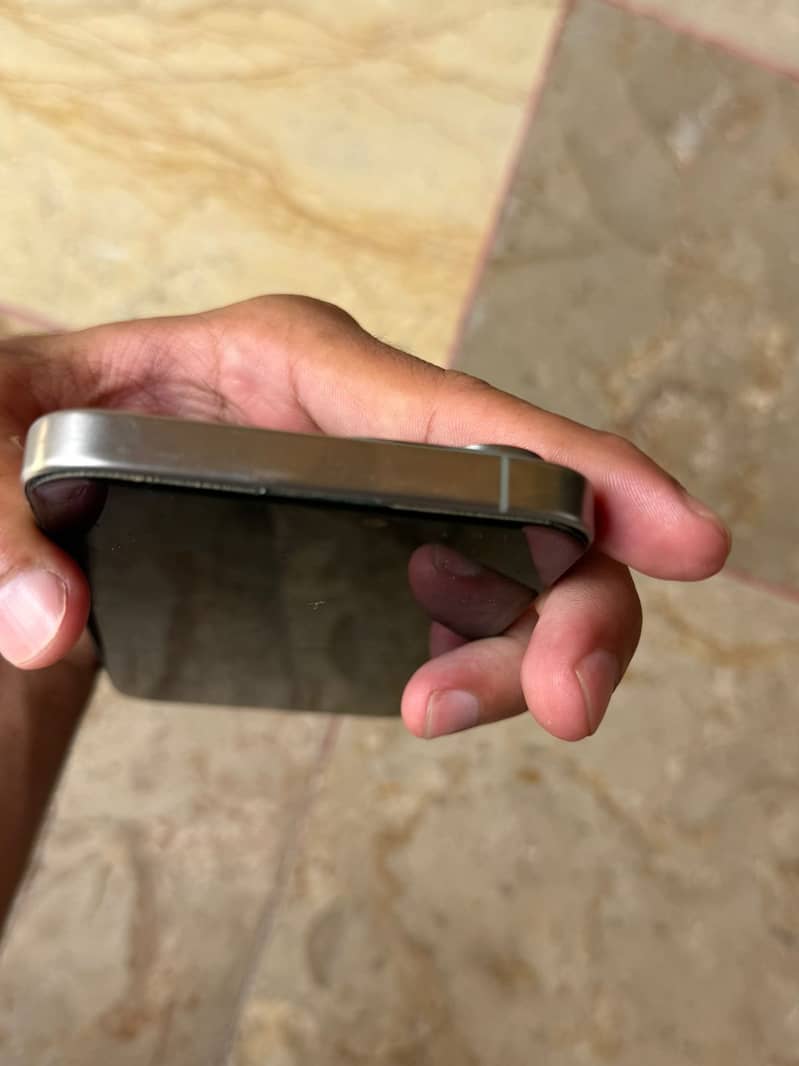 Apple iPhone 15 Pro Max 2