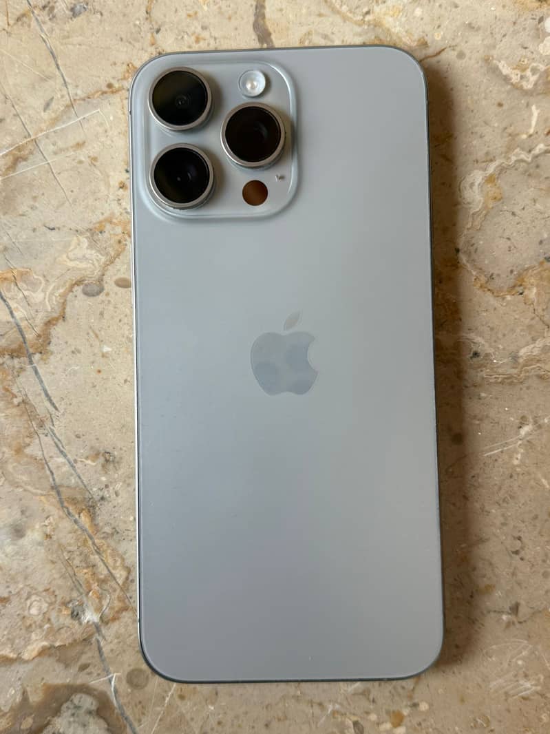 Apple iPhone 15 Pro Max 5