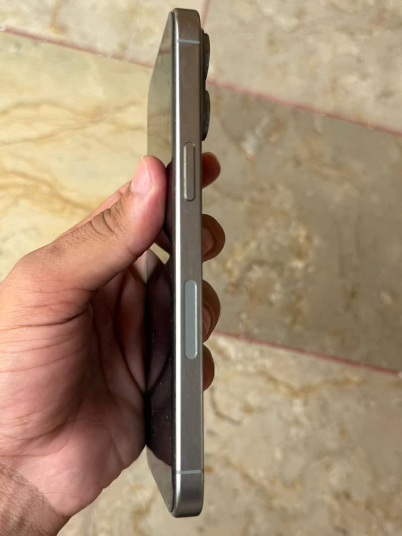 Apple iPhone 15 Pro Max 6