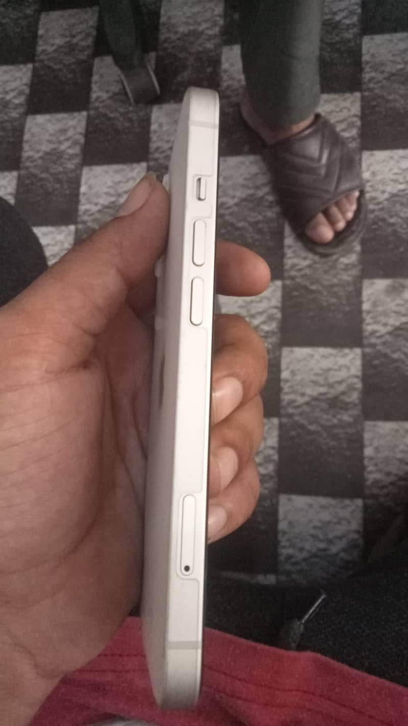 Apple iPhone 13 1