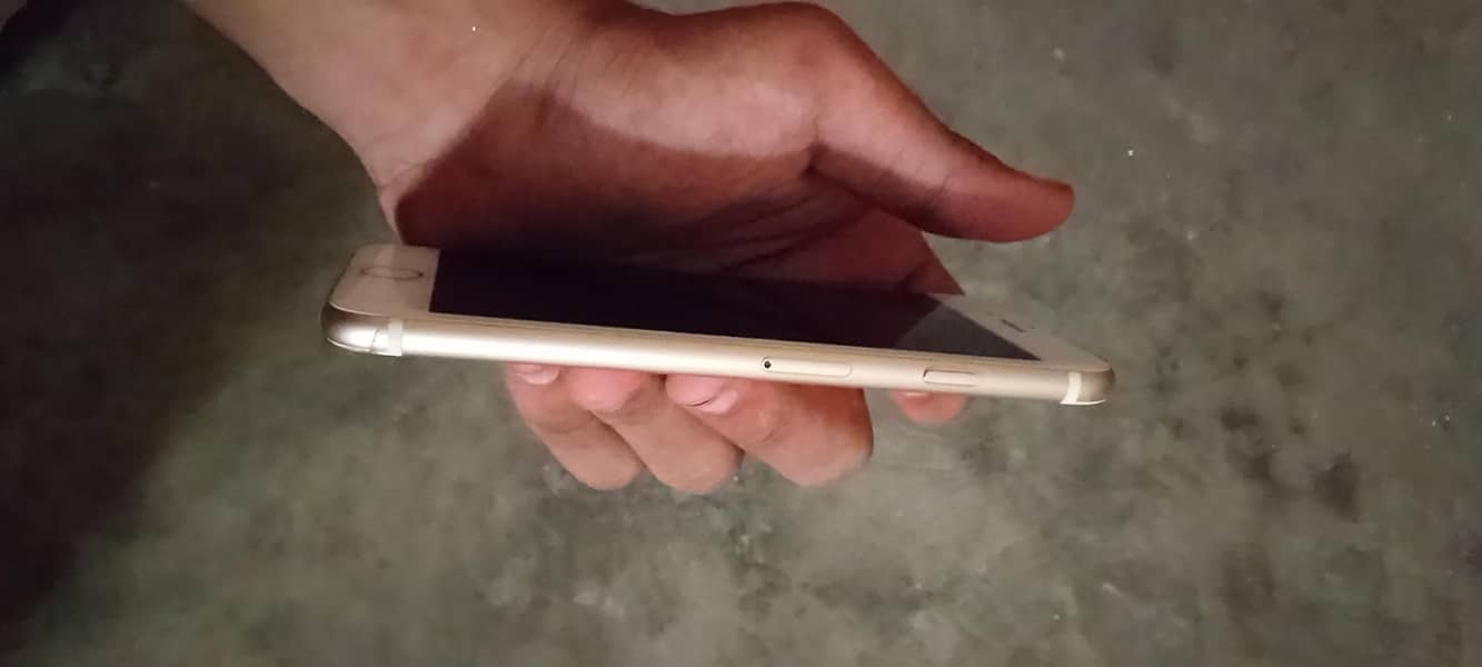 Apple iPhone 7 2