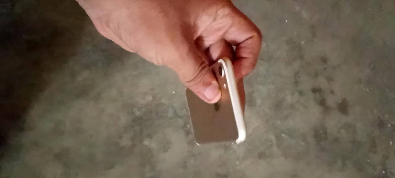 Apple iPhone 7 4