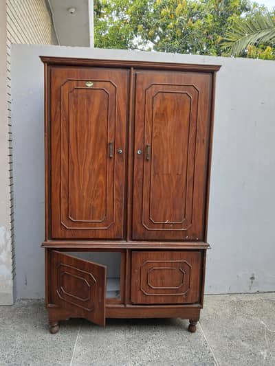 Heavy Wooden double door wardrobe/almira