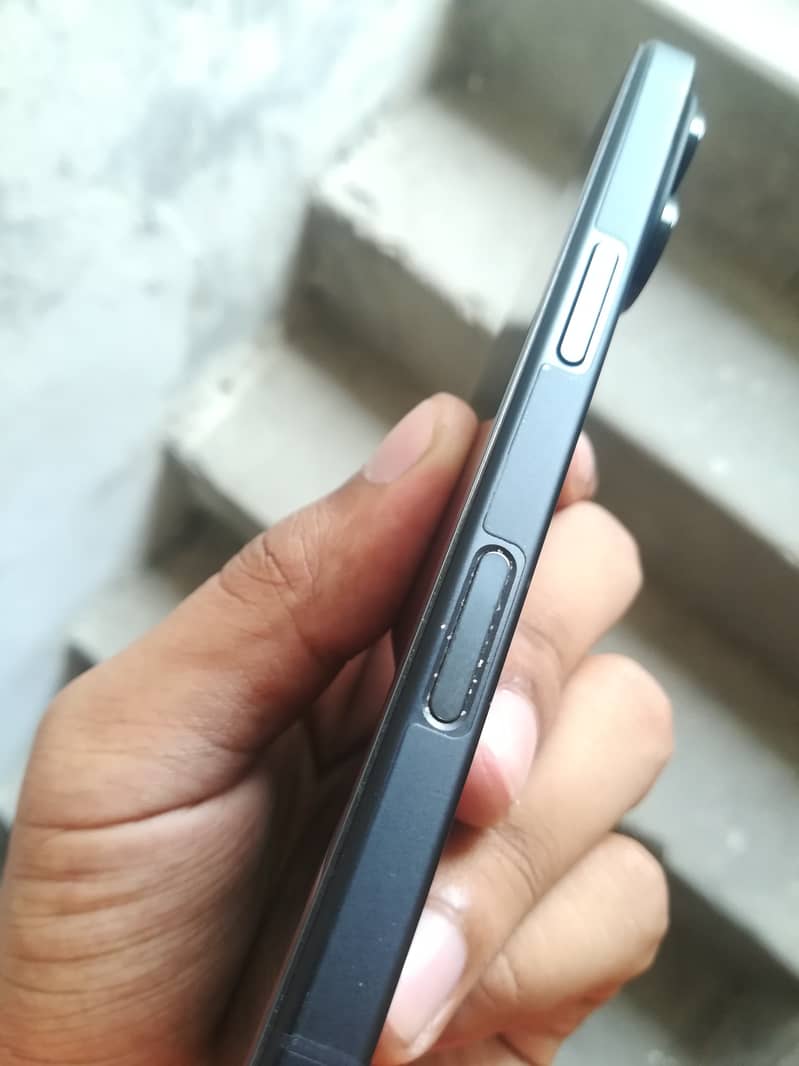 Apple iPhone 16 2