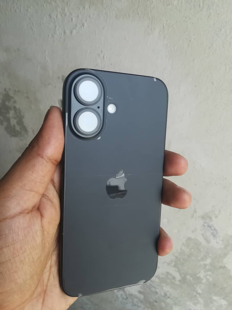 Apple iPhone 16 3