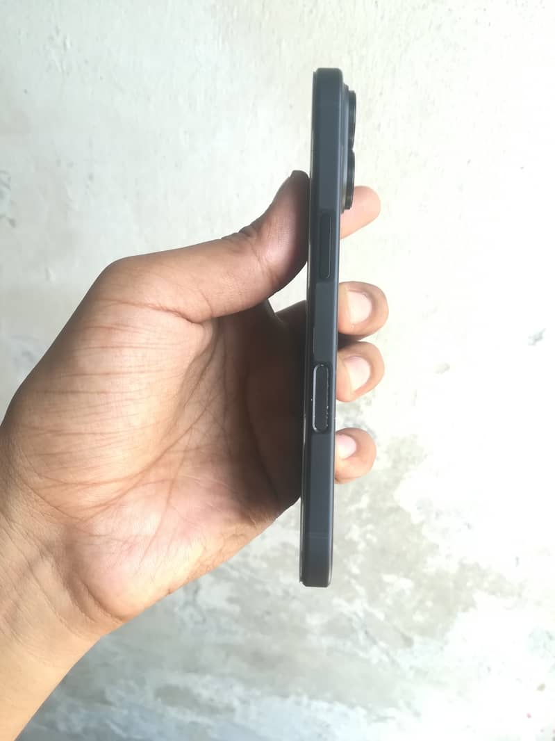 Apple iPhone 16 9