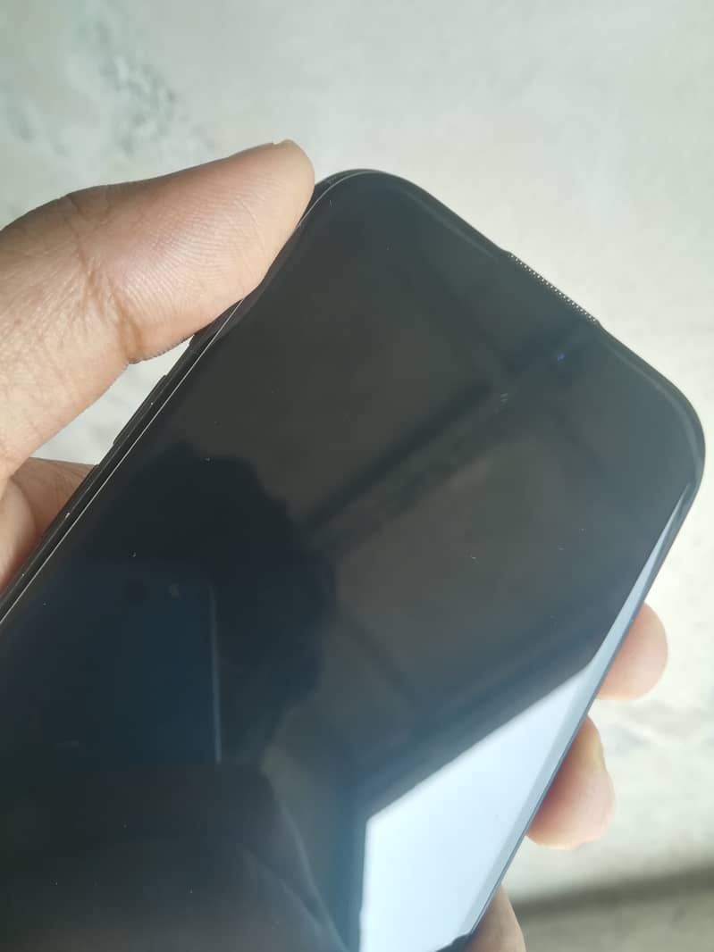 Apple iPhone 16 10