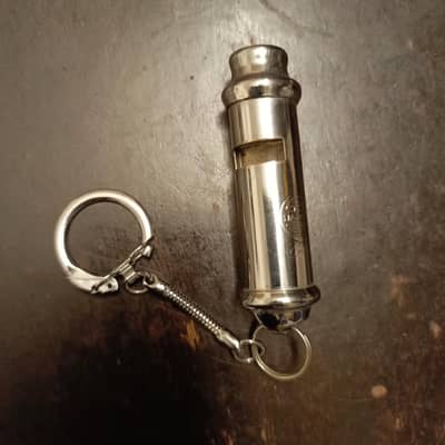 sed Metal Whistle Keychain – Vintage Style | Good Condition