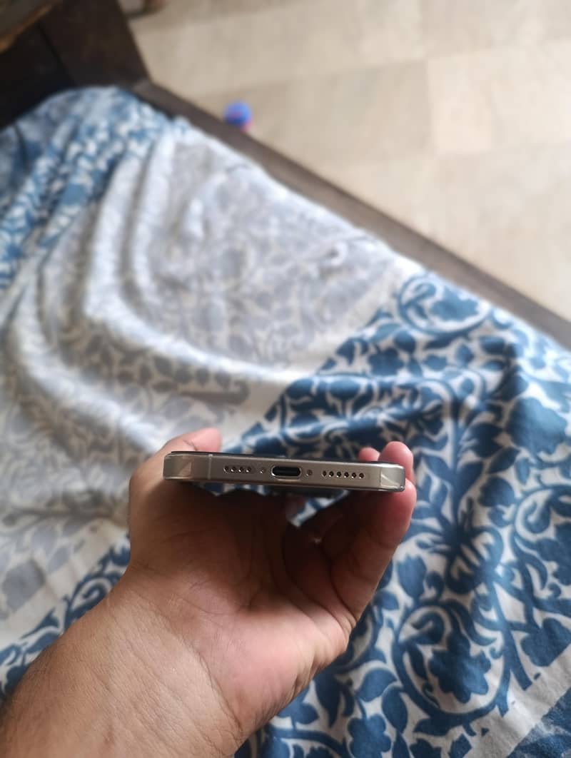 Apple iPhone 15 Pro Max 1