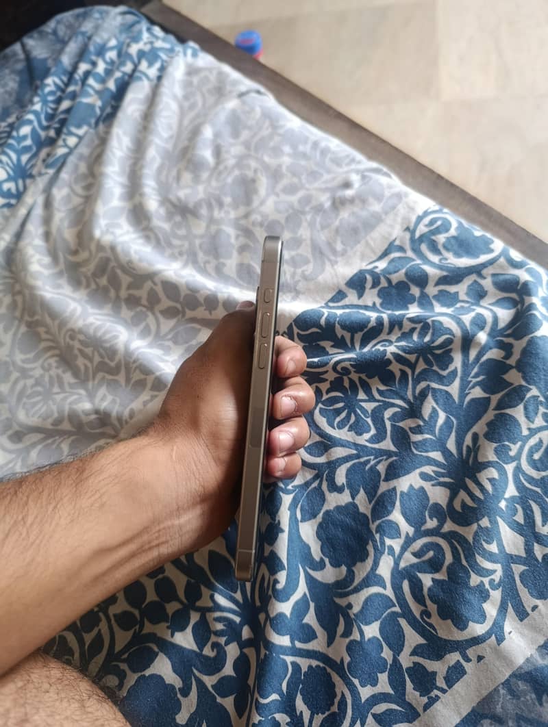 Apple iPhone 15 Pro Max 2