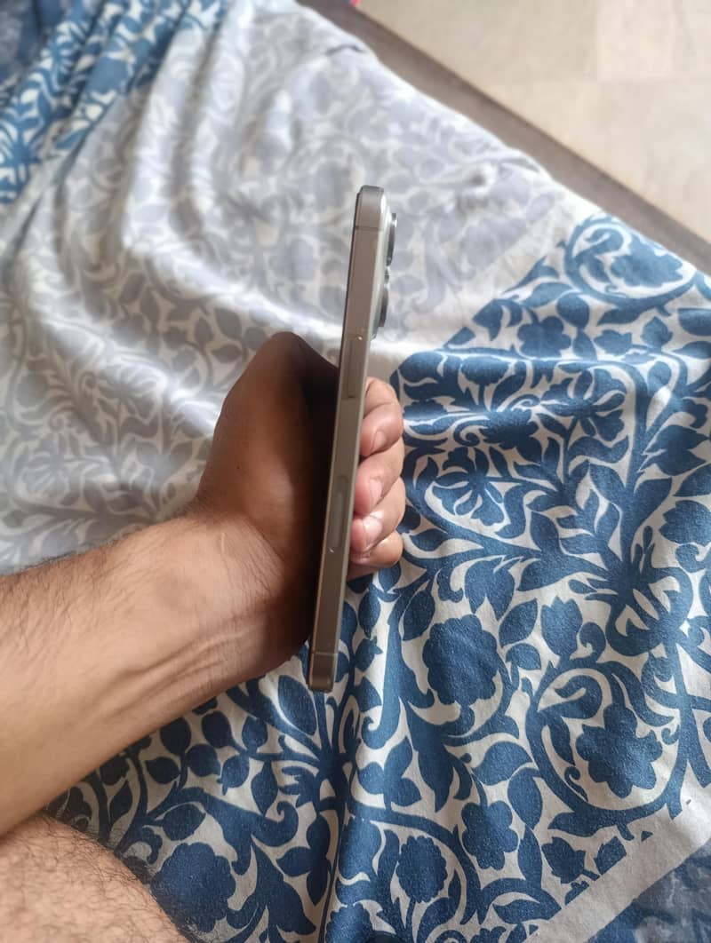 Apple iPhone 15 Pro Max 3