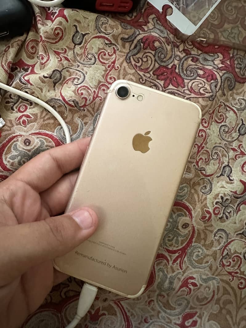 Apple iPhone 7 0