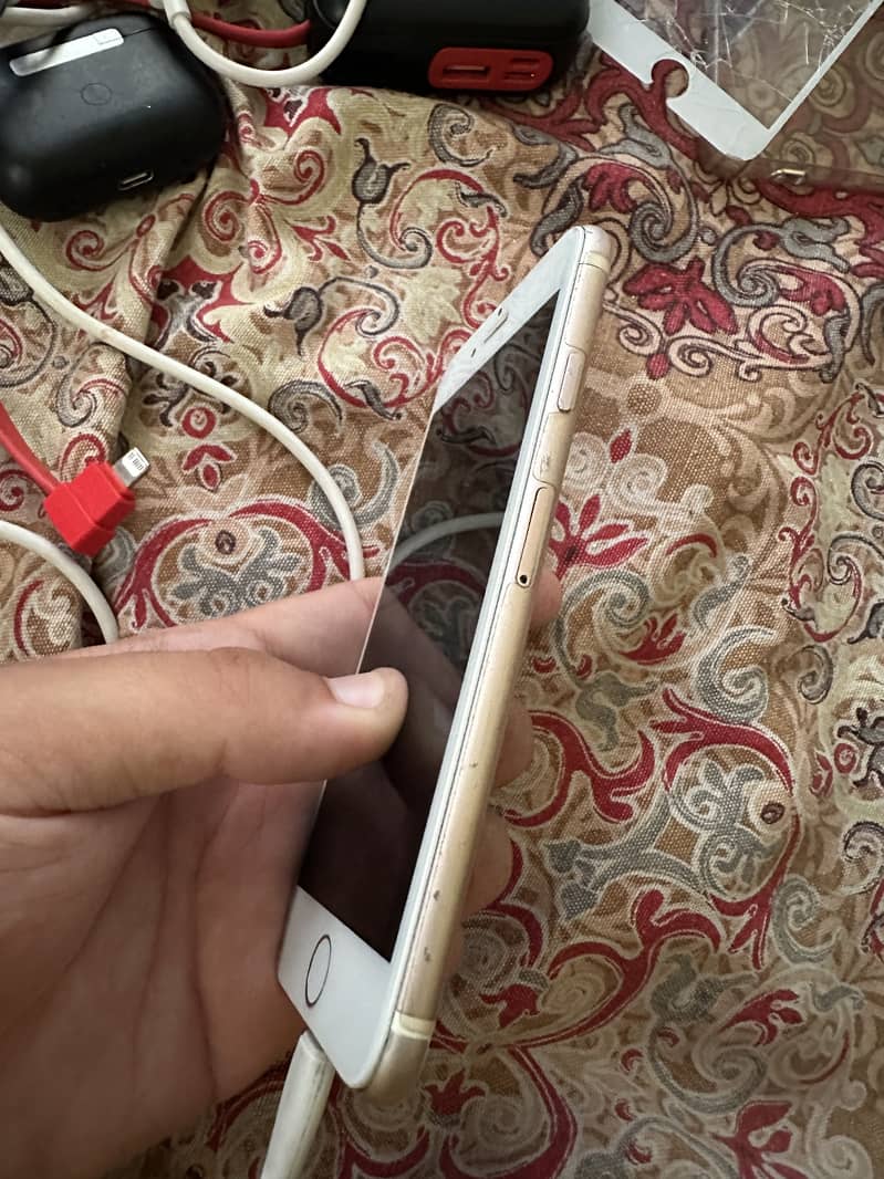 Apple iPhone 7 2