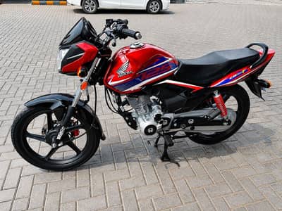 Honda CB 125F only 2450km genuine millage