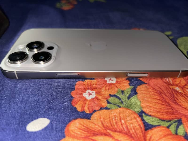 Apple iPhone 16 Pro Max 5