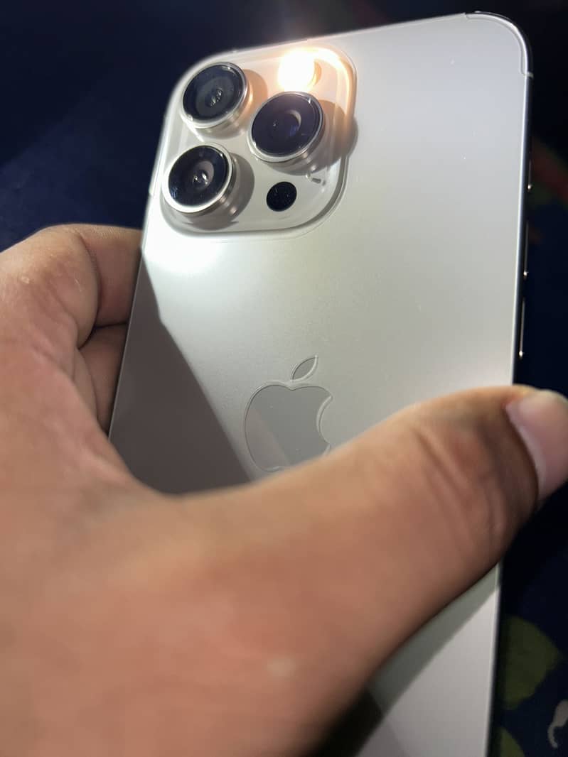 Apple iPhone 16 Pro Max 7