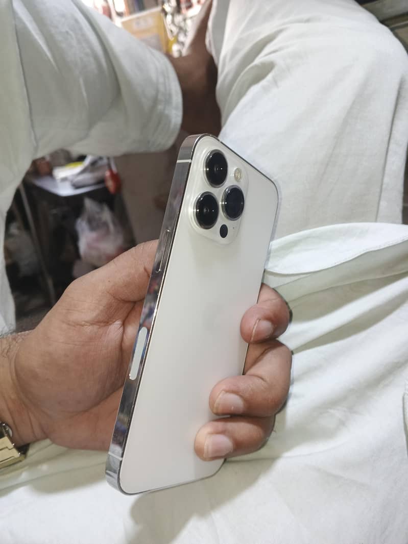 Apple iPhone 13 Pro 1