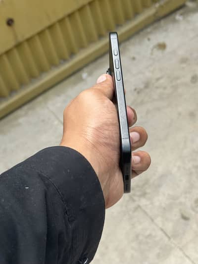 Apple iPhone 16