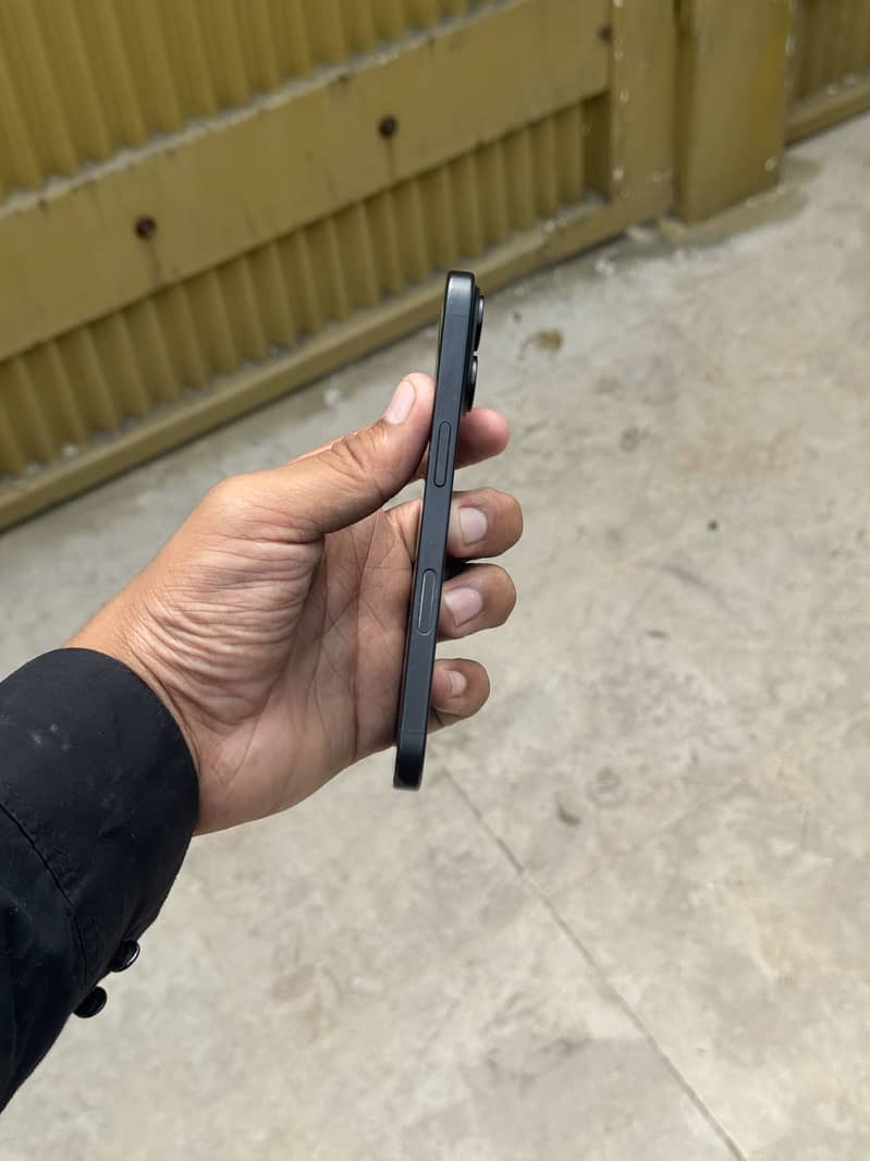 Apple iPhone 16 1