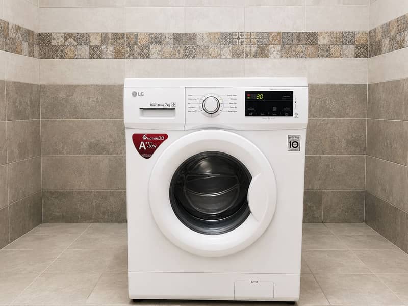 LG FULLY AUTOMATIC WASHING MACHINE 0