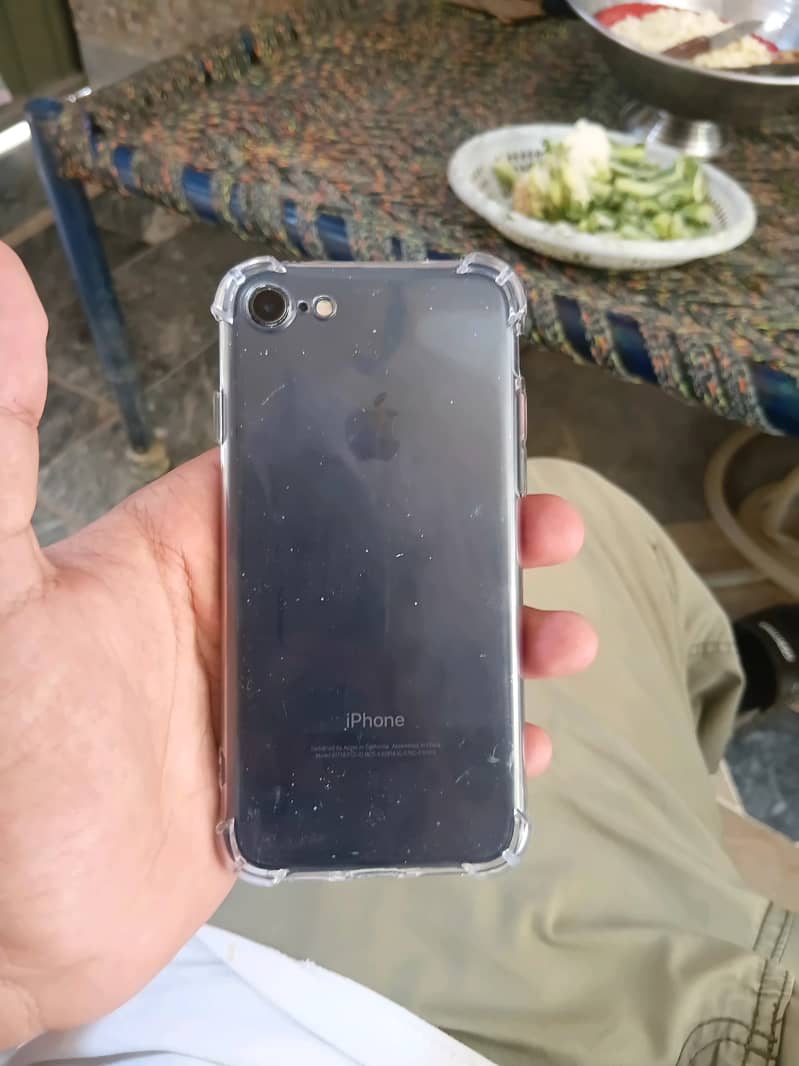 Apple iPhone 7 0