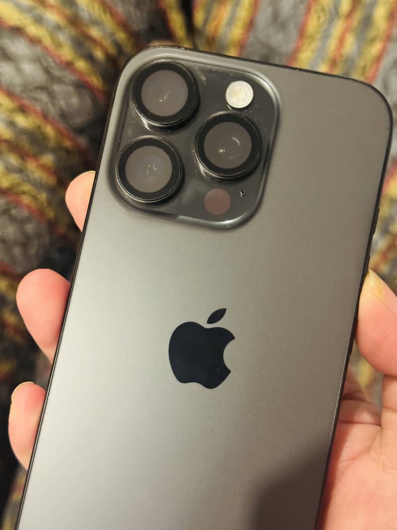 Apple iPhone 16 Pro 0