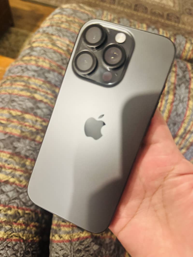 Apple iPhone 16 Pro 4