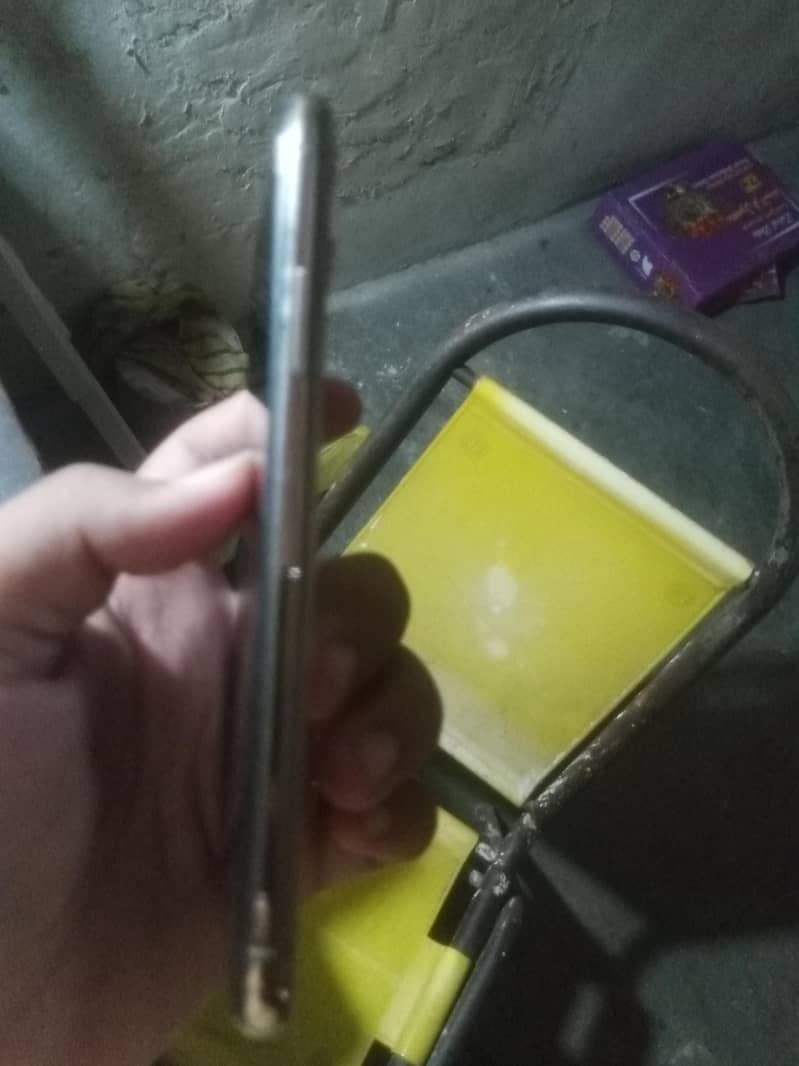Apple iPhone XS 1