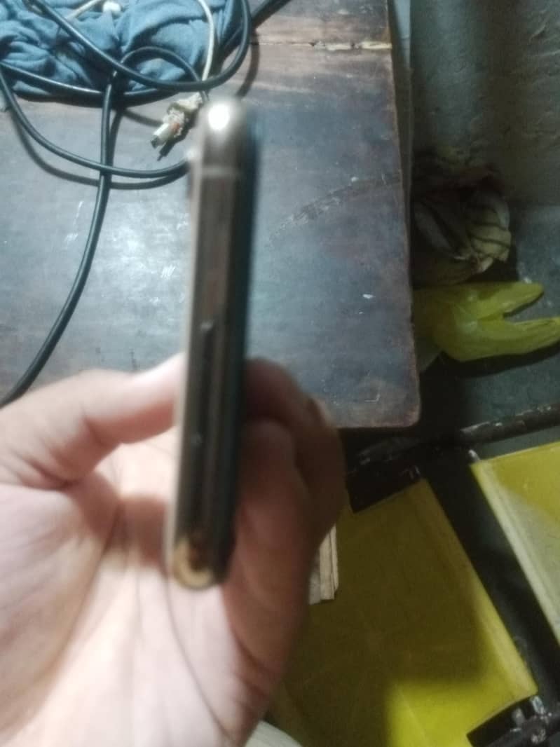 Apple iPhone XS 4