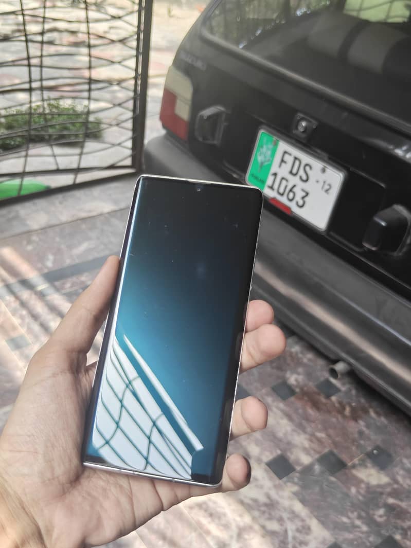 Sharp Aquos R6 1