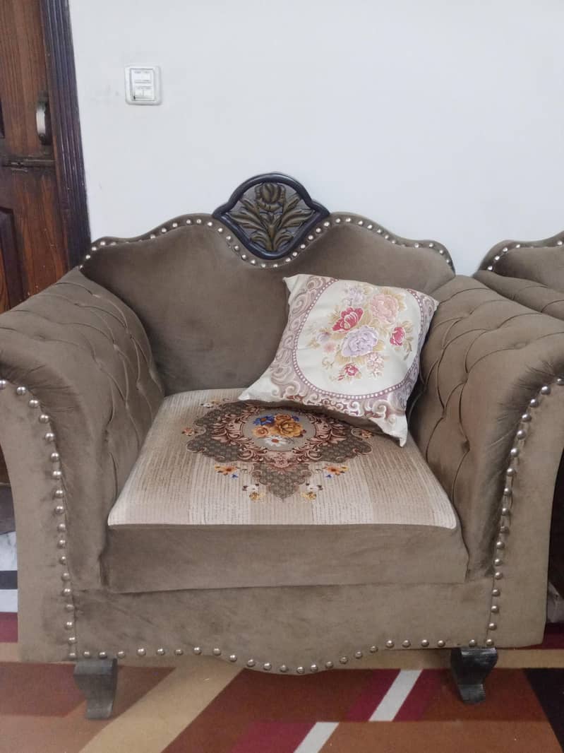 good condition durable sofa set 1