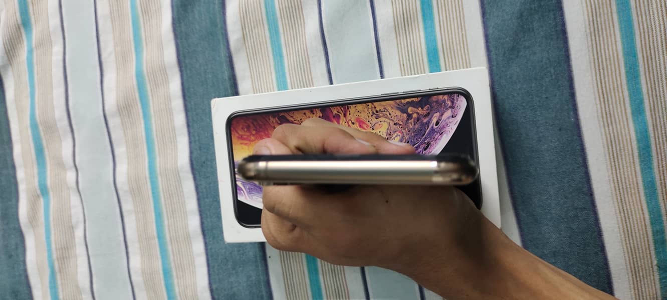 Apple iPhone XS Max 0