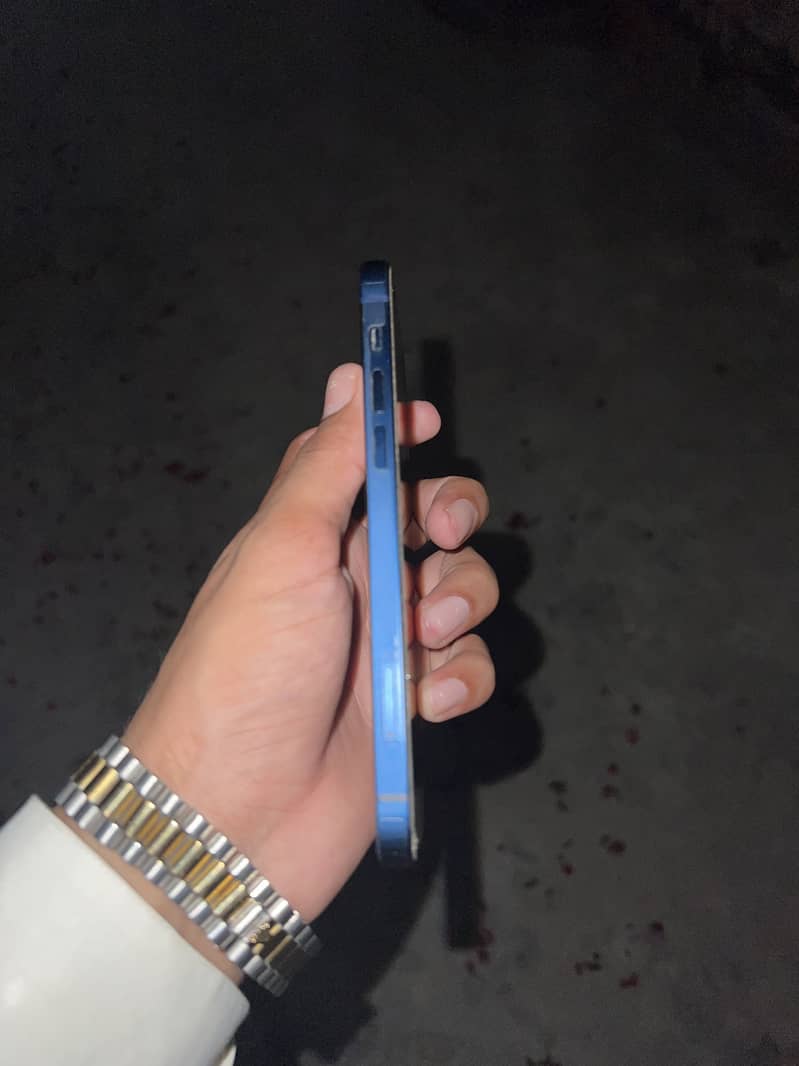 Apple iPhone 12 3