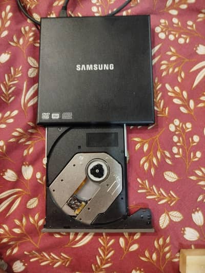 Samsung xternal dvd writer and reader Model SE-S084