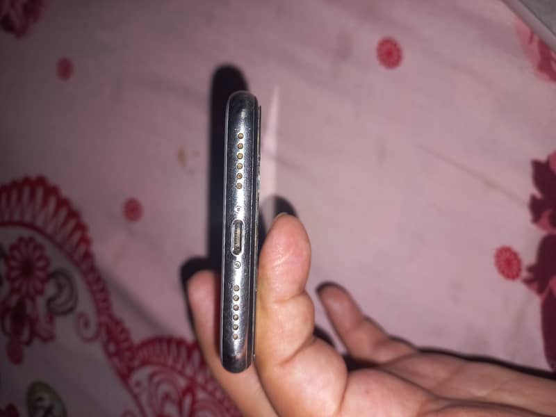 Apple iPhone X 3