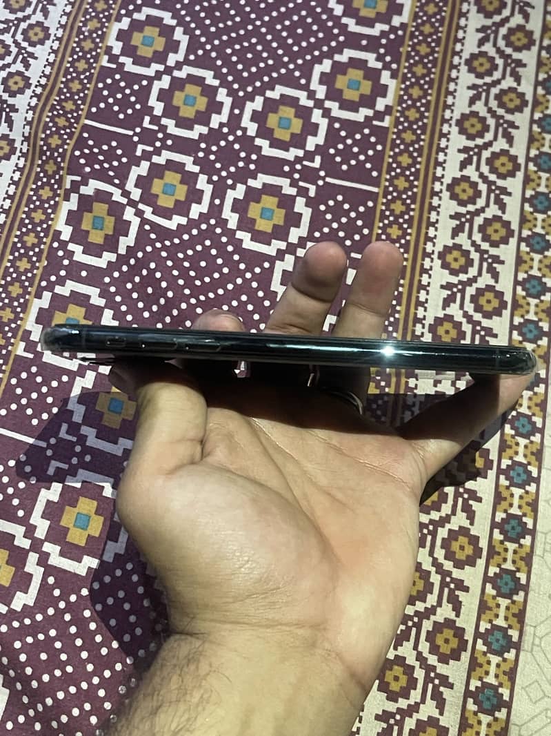 Apple iPhone 11 Pro Max 1