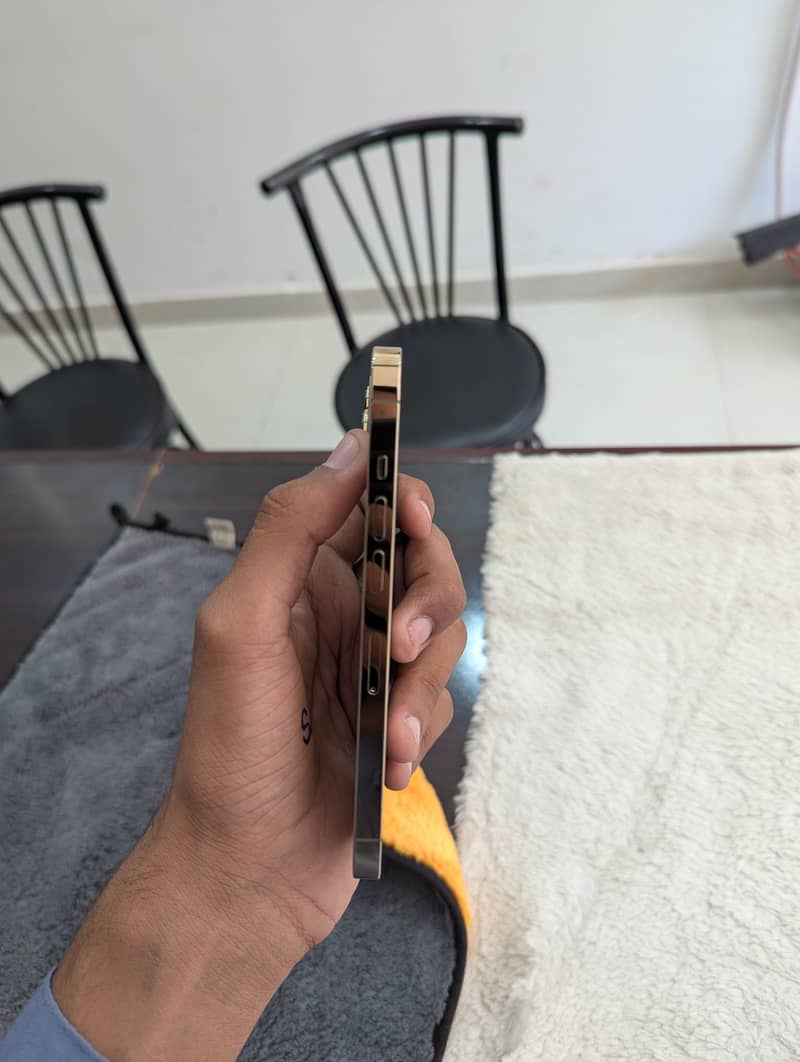 Apple iPhone 13 Pro 4