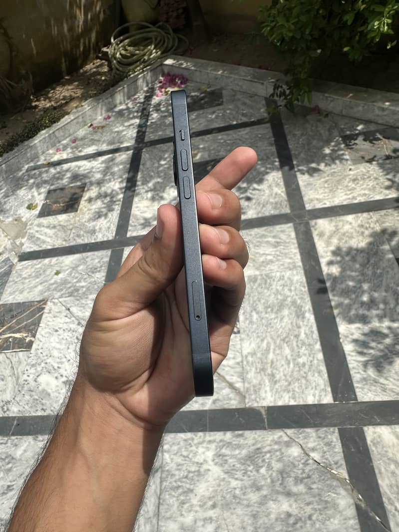Apple iPhone 13 2