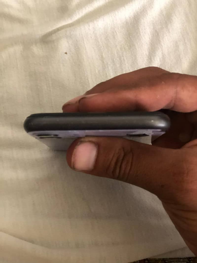 Apple iPhone 11 3