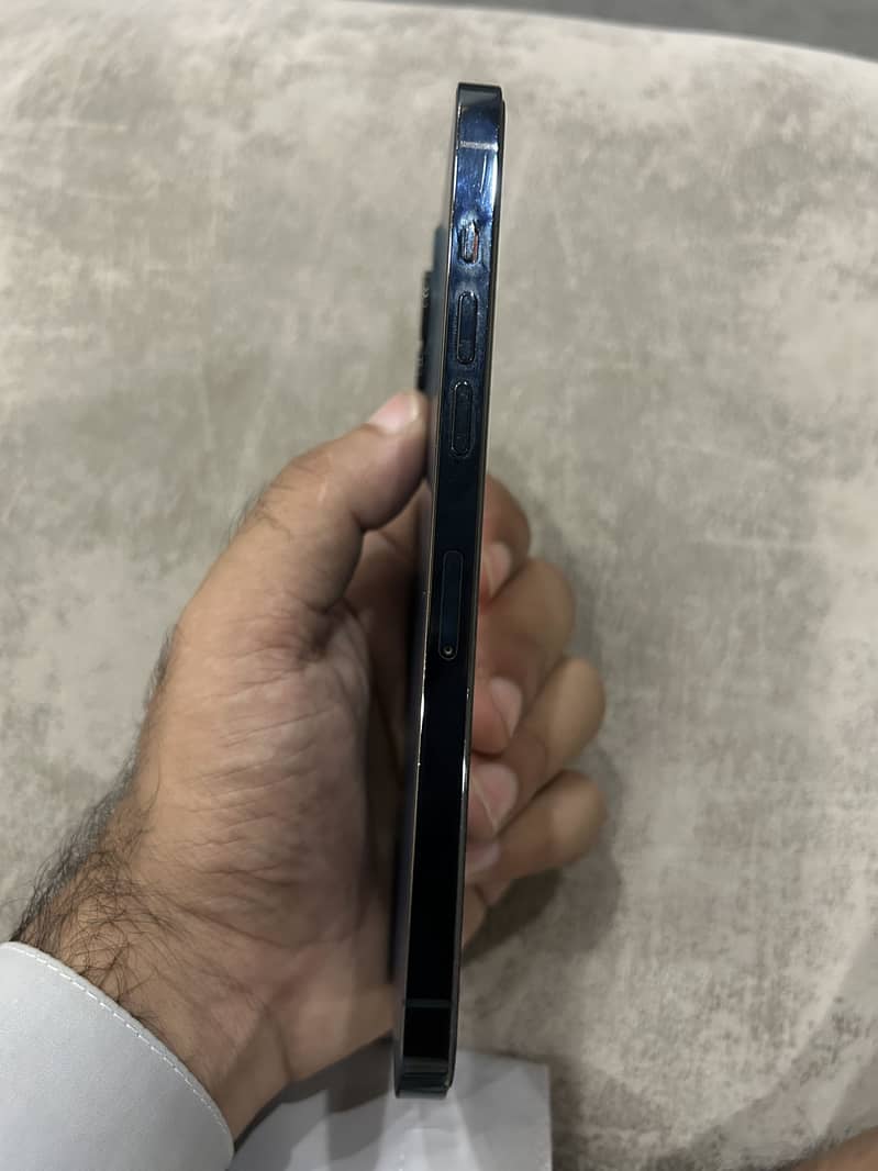 Apple iPhone 12 Pro Max 3